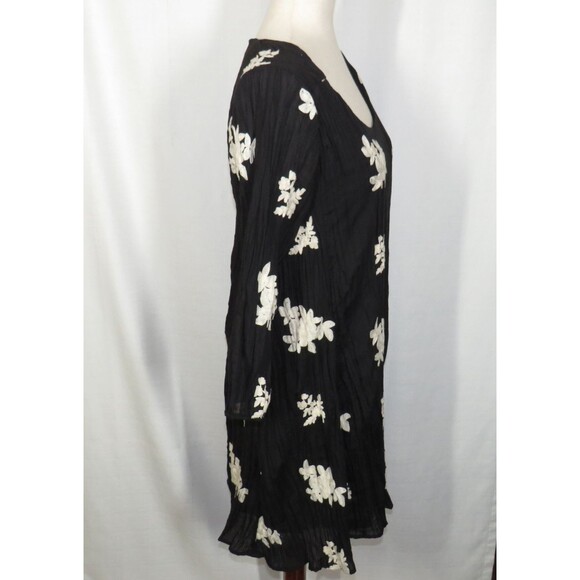 Indication Black Floral Embroidered Crinkle Fabric Dress Size Small - Picture 4 of 8